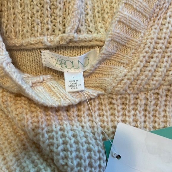 Abound hoodie Sweater - Picture 2 of 8